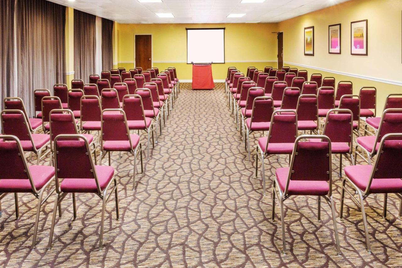 Ramada By Wyndham Salt Lake City North Temple Экстерьер фото
