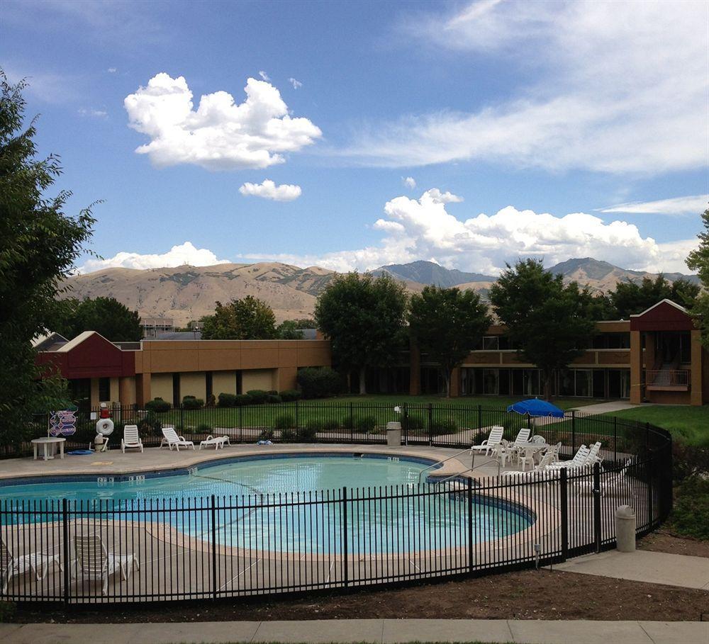 Ramada By Wyndham Salt Lake City North Temple Экстерьер фото