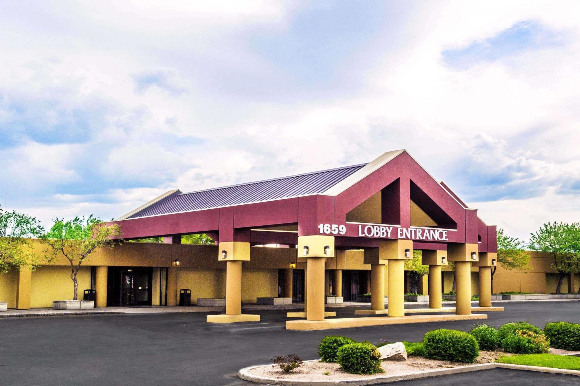 Ramada By Wyndham Salt Lake City North Temple Экстерьер фото