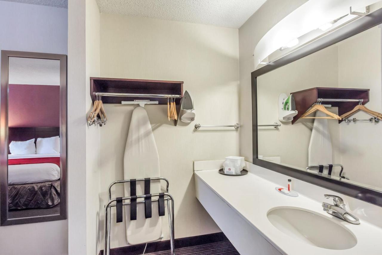 Ramada By Wyndham Salt Lake City North Temple Экстерьер фото